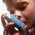 Malattie respiratorie: asma in aumento tra i bimbi, gire di vite sul divieto di fumo in aree pubbliche