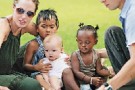 Mamme famose: aumenta la tendenza alle adozioni internazionali per i vip